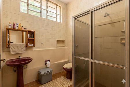Banheiro de casa à venda com 5 quartos, 240m² em Tanque, Rio de Janeiro