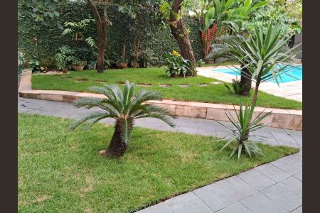 Casa à venda com 240m², 5 quartos e 4 vagas Casa à venda com 240m², 5 quartos e 4 vagasÁrea externa