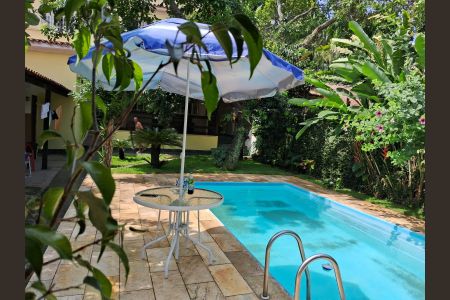 Casa à venda com 240m², 5 quartos e 4 vagas Casa à venda com 240m², 5 quartos e 4 vagasÁrea externa