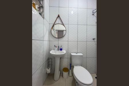 Casa de condomínio à venda com 120m², 6 quartos e 2 vagasCasa 2 - Banheiro