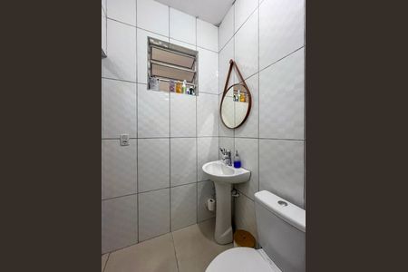 Casa de condomínio à venda com 120m², 6 quartos e 2 vagasCasa 2 - Banheiro