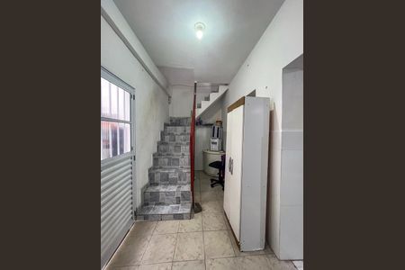 Casa de condomínio à venda com 120m², 6 quartos e 2 vagasCasa 3 - Escada