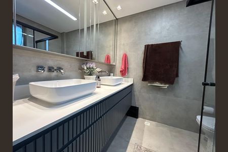 Apartamento para alugar com 260m², 4 quartos e 2 vagasBanheiro suíte 2