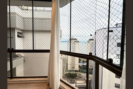 Apartamento para alugar com 260m², 4 quartos e 2 vagasVista