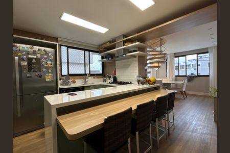 Apartamento para alugar com 260m², 4 quartos e 2 vagasCozinha 