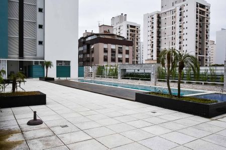 Apartamento à venda com 148m², 3 quartos e 1 vaga Apartamento à venda com 148m², 3 quartos e 1 vagaÁrea comum - Piscina