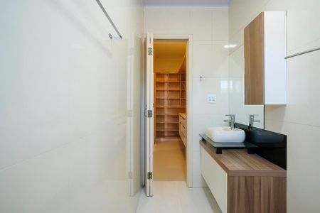 Casa para alugar com 273m², 3 quartos e 3 vagasBanheiro da suíte 1