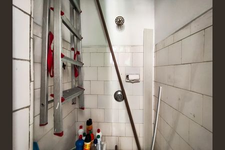 Apartamento à venda com 57m², 2 quartos e sem vaga Apartamento à venda com 57m², 2 quartos e sem vagaBanheiro de serviço
