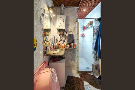 Apartamento à venda com 57m², 2 quartos e sem vaga Apartamento à venda com 57m², 2 quartos e sem vagaBanheiro Corredor