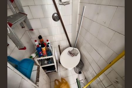Apartamento à venda com 57m², 2 quartos e sem vaga Apartamento à venda com 57m², 2 quartos e sem vagaBanheiro de serviço