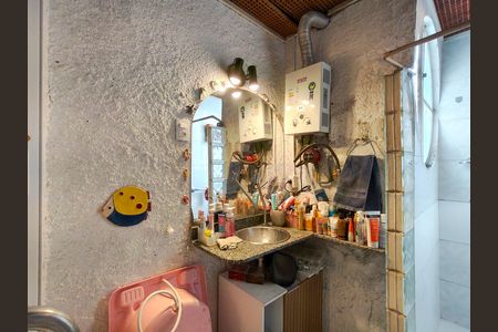 Apartamento à venda com 57m², 2 quartos e sem vaga Apartamento à venda com 57m², 2 quartos e sem vagaBanheiro Corredor