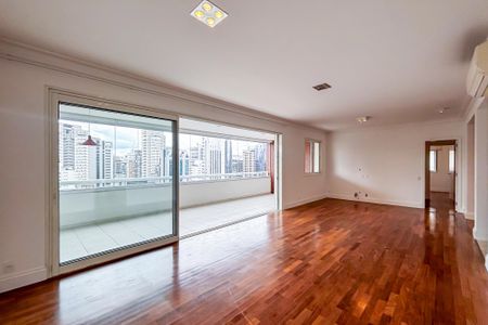 Apartamento para alugar com 151m², 3 quartos e 3 vagas
