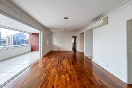Apartamento para alugar com 151m², 3 quartos e 3 vagas