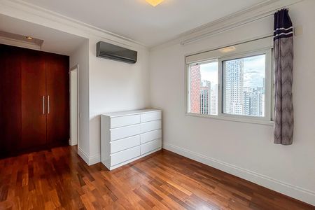 Apartamento para alugar com 151m², 3 quartos e 3 vagas