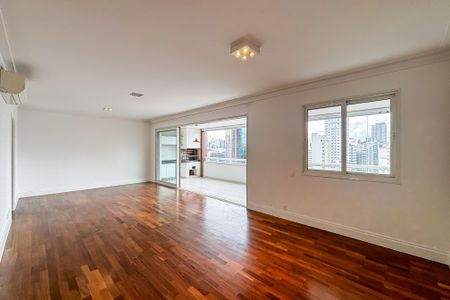 Apartamento para alugar com 151m², 3 quartos e 3 vagas
