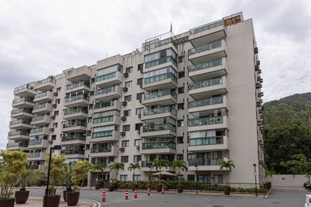 Apartamento para alugar com 68m², 2 quartos e 1 vaga Apartamento para alugar com 68m², 2 quartos e 1 vagaFachada