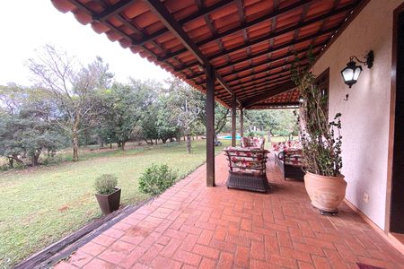Casa de condomínio à venda com 278m², 3 quartos e 5 vagas Casa de condomínio à venda com 278m², 3 quartos e 5 vagasVaranda