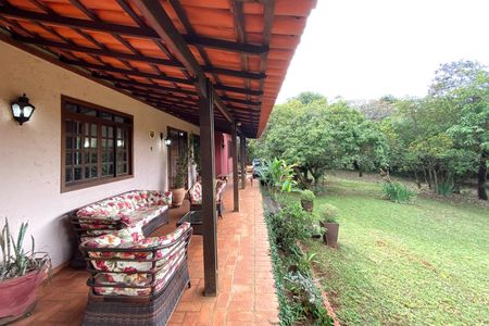 Casa de condomínio à venda com 278m², 3 quartos e 5 vagas Casa de condomínio à venda com 278m², 3 quartos e 5 vagasVaranda