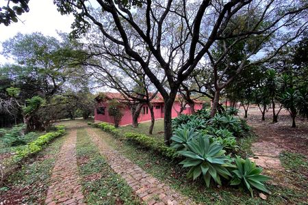Casa de condomínio à venda com 278m², 3 quartos e 5 vagas Casa de condomínio à venda com 278m², 3 quartos e 5 vagasEntrada