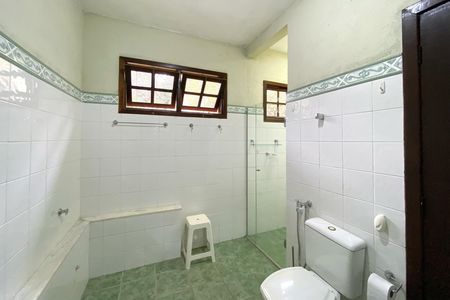 Casa de condomínio à venda com 278m², 3 quartos e 5 vagas Casa de condomínio à venda com 278m², 3 quartos e 5 vagasBanheiro da Suíte