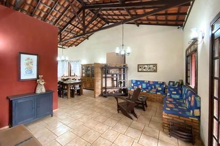 Sala de casa de condomínio à venda com 3 quartos, 278m² em Casa Branca, Brumadinho