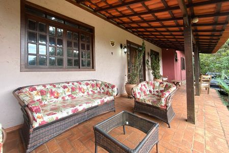 Casa de condomínio à venda com 278m², 3 quartos e 5 vagas Casa de condomínio à venda com 278m², 3 quartos e 5 vagasVaranda