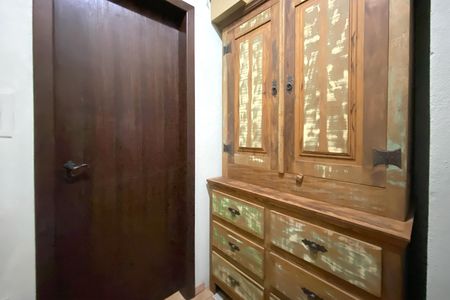 Casa de condomínio à venda com 278m², 3 quartos e 5 vagas Casa de condomínio à venda com 278m², 3 quartos e 5 vagasCloset da suíte