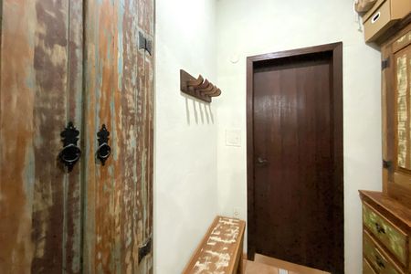 Casa de condomínio à venda com 278m², 3 quartos e 5 vagas Casa de condomínio à venda com 278m², 3 quartos e 5 vagasCloset da suíte