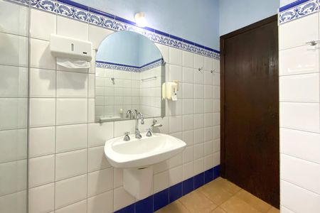 Casa de condomínio à venda com 278m², 3 quartos e 5 vagas Casa de condomínio à venda com 278m², 3 quartos e 5 vagasBanheiro