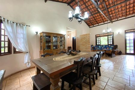 Casa de condomínio à venda com 278m², 3 quartos e 5 vagas Casa de condomínio à venda com 278m², 3 quartos e 5 vagasSala de jantar
