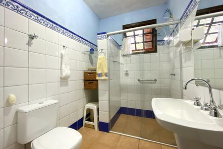 Banheiro de casa de condomínio à venda com 3 quartos, 278m² em Casa Branca, Brumadinho