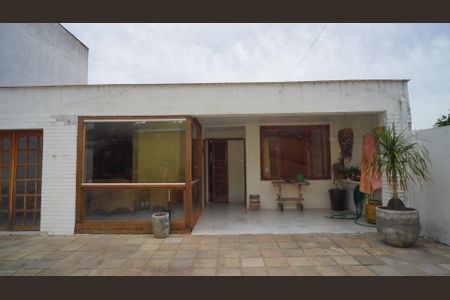 Casa para alugar com 170m², 3 quartos e 3 vagasVista para o pátio fundos 