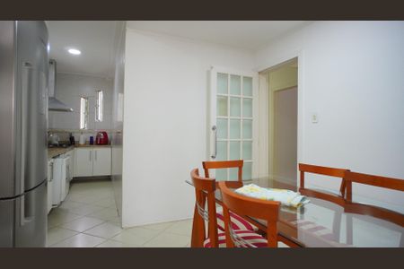 Casa para alugar com 170m², 3 quartos e 3 vagasCozinha 
