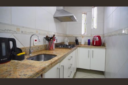 Casa para alugar com 170m², 3 quartos e 3 vagasCozinha 