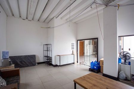 Casa à venda com 450m², 3 quartos e 2 vagasEscritório
