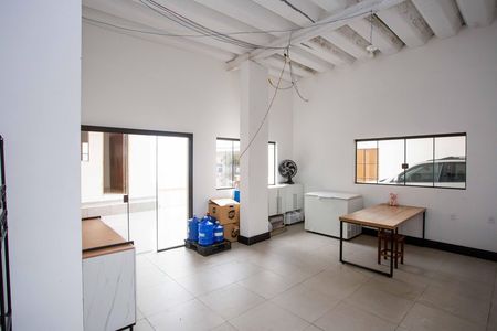 Casa à venda com 450m², 3 quartos e 2 vagasEscritório