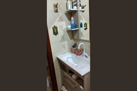 Banheiro  de casa à venda com 2 quartos, 70m² em Morro Santana, Porto Alegre