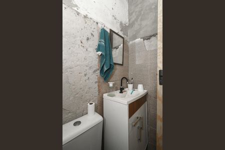 Casa à venda com 72m², 3 quartos e 1 vagaBanheiro