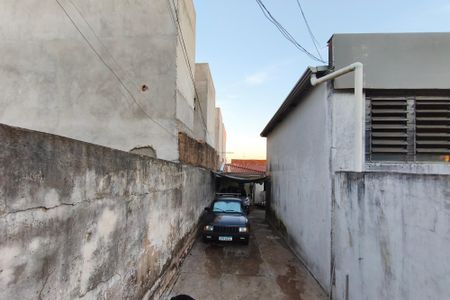 Casa à venda com 100m², 3 quartos e 4 vagasCorredor - Quintal
