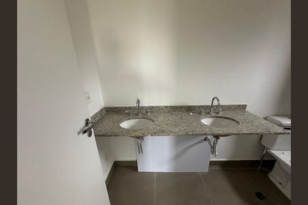 Apartamento à venda com 79m², 2 quartos e 2 vagasBanheiro da Suíte 2