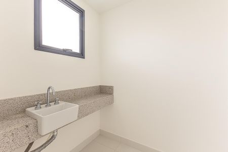 Banheiro de kitnet/studio para alugar com 1 quarto, 30m² em Indianópolis, São Paulo