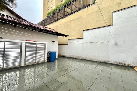 Quintal de casa à venda com 3 quartos, 240m² em Campo Belo, São Paulo