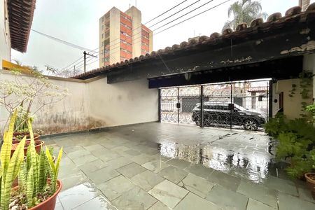 Garagem de casa à venda com 3 quartos, 240m² em Campo Belo, São Paulo