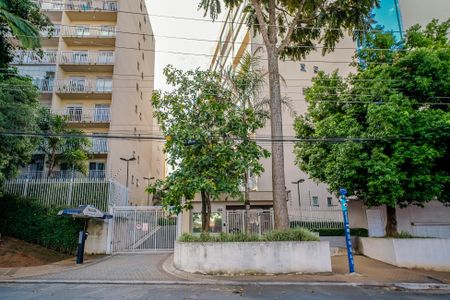 Apartamento à venda com 31m², 1 quarto e sem vaga Apartamento à venda com 31m², 1 quarto e sem vagaFachada e portaria