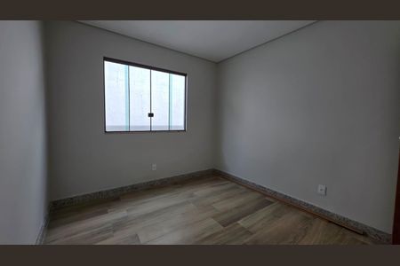Casa à venda com 82m², 3 quartos e 4 vagas