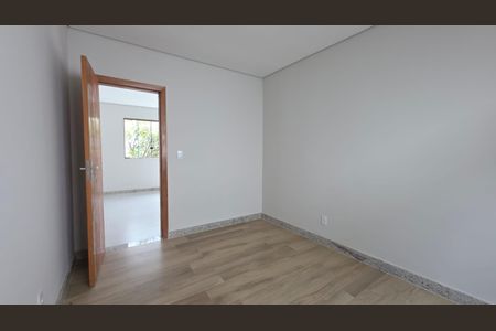 Casa à venda com 82m², 3 quartos e 4 vagas
