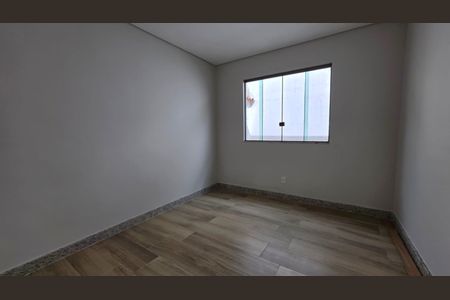 Casa à venda com 82m², 3 quartos e 4 vagas