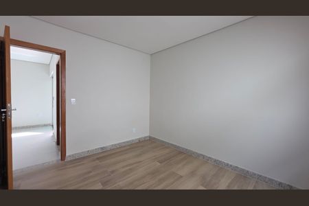 Casa à venda com 82m², 3 quartos e 4 vagas