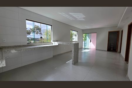 Casa à venda com 82m², 3 quartos e 4 vagas