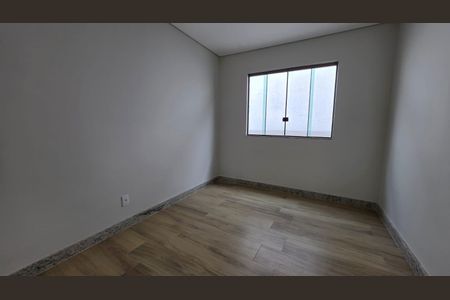 Casa à venda com 82m², 3 quartos e 4 vagas